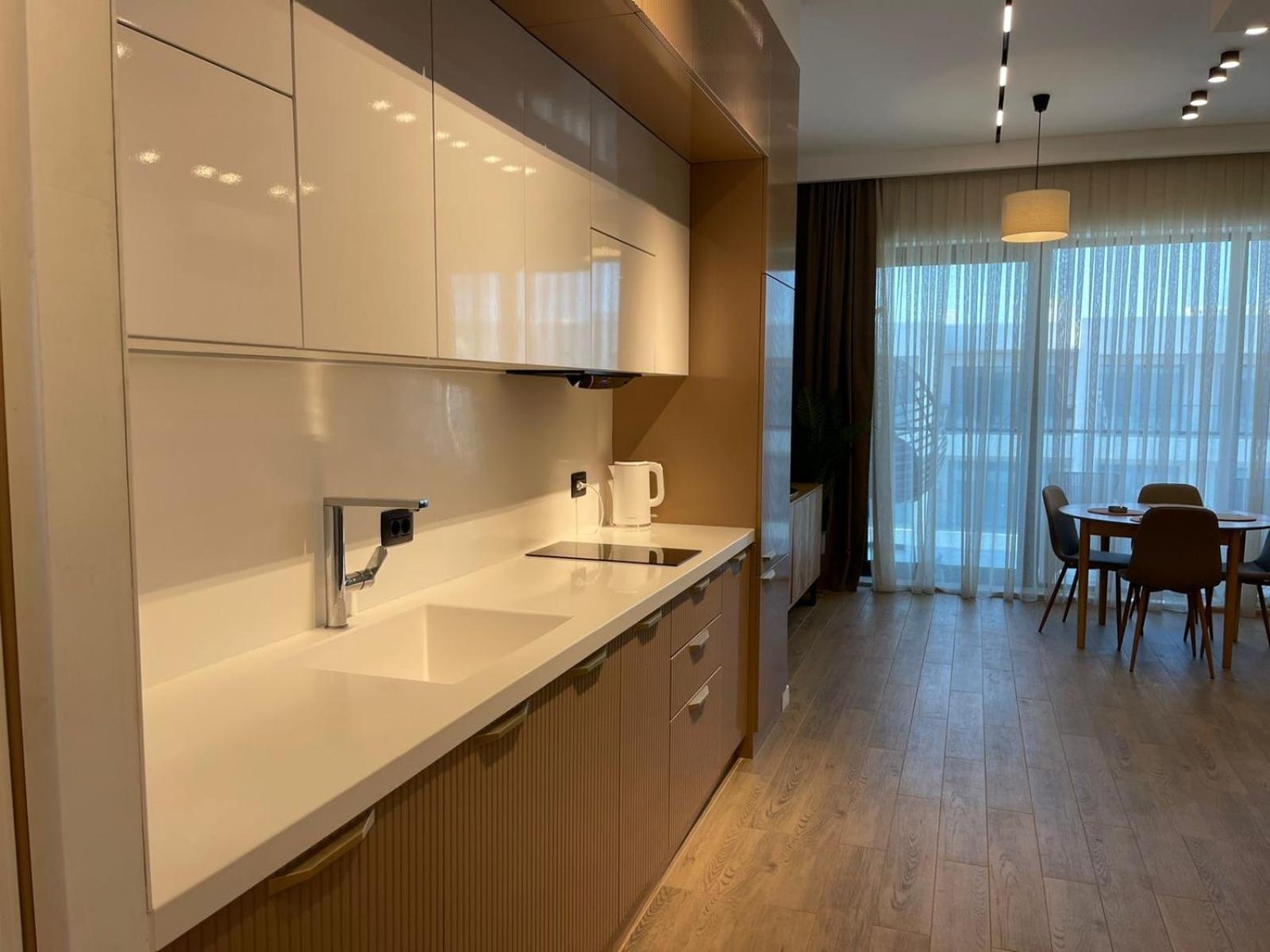 Sea Breeze Apartment *